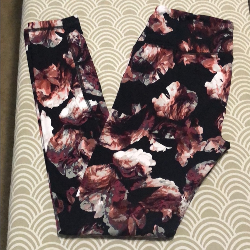 Black Flower Victoria’s Secret Sport Leggings